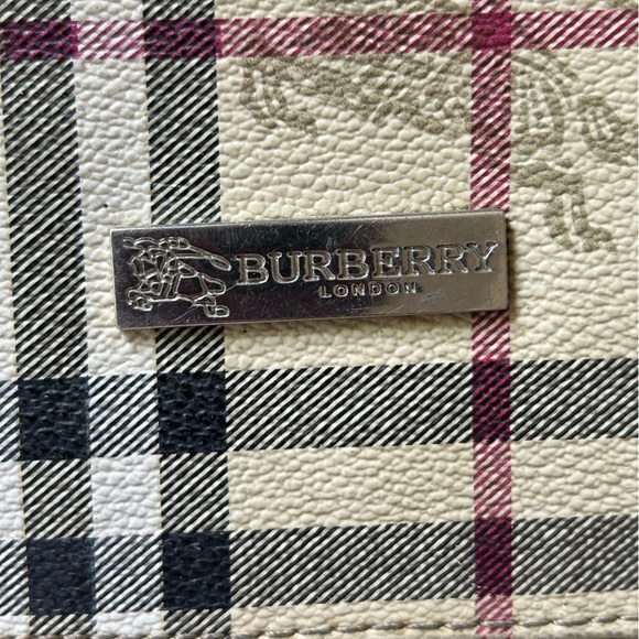 Burberry vintage crossbody unisex bag. Used gently. - Picture 7 of 16